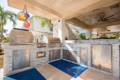 Pizza Oven, Stove Top, Grill & Fridge – ALL poolside!