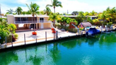 121 Severino Drive | $950,000 | 3 Bedrooms & 2 Bathrooms | 70 ft. of dockage