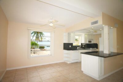 Dining Area & Kitchen