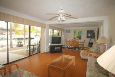 Downstairs Apartment with Kitchenette