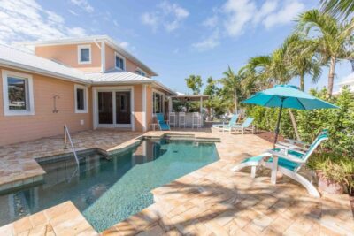 Outdoor Kitchen & Entertaining Area